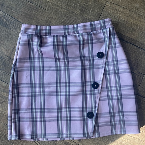 PrettyLittleThing; Blazer Skirt set; Size 6; Color Plaid Pink - Picture 2 of 3